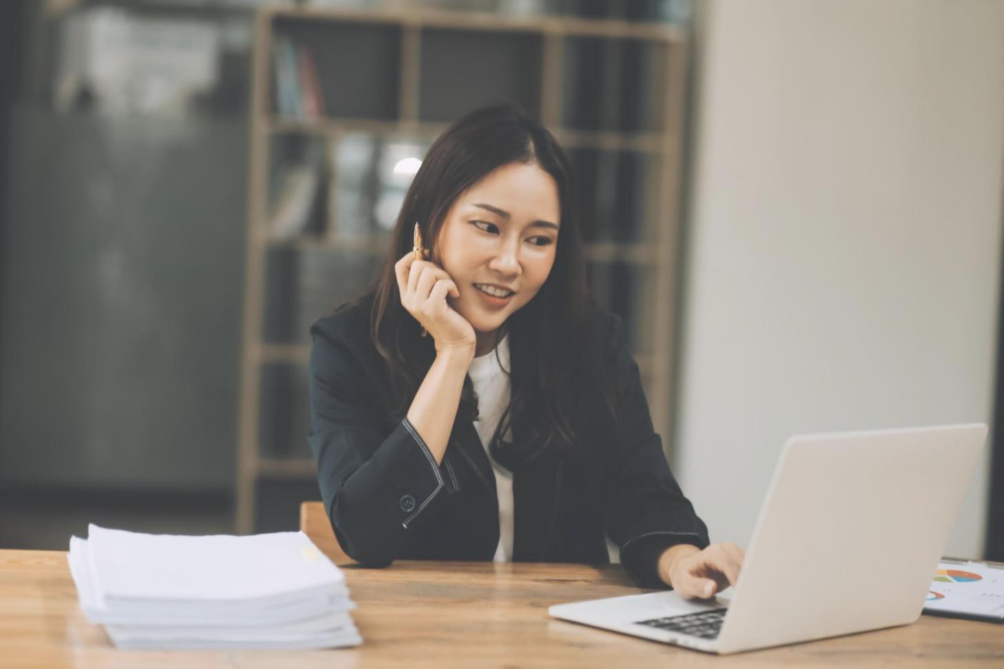 Corporate strategic planning session using financial analysis